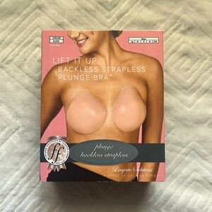 ***💲BOGO💲*** Backless strapless plunge bra for A cup